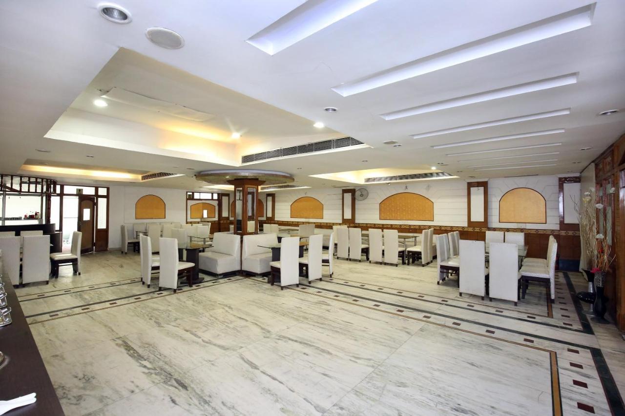 Capital O 10990 Hotel Gobind Regency Zirakpur Eksteriør bilde